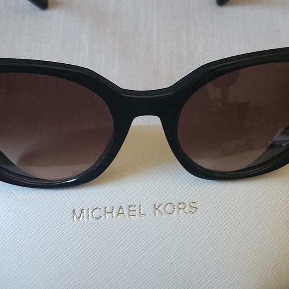 Michael Kors Cape Cod sunglasses, Model MK2078. - Picture 2 of 13
